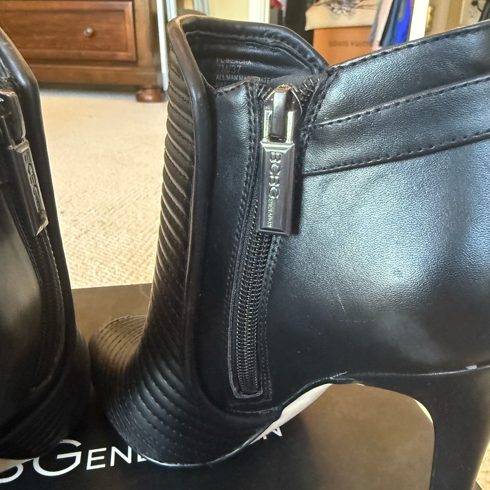 BCBGeneration Black Quilted Pointed Toe Stiletto … - image 5